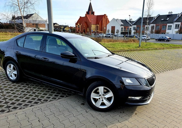 Skoda Octavia cena 60000 przebieg: 140350, rok produkcji 2018 z Szczecin małe 46